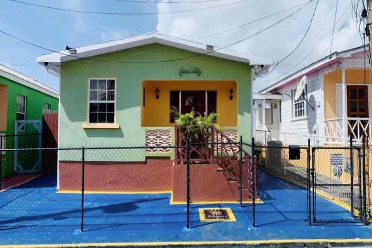 Antiga casa de Rihanna é atração turística e Airbnb em Barbados